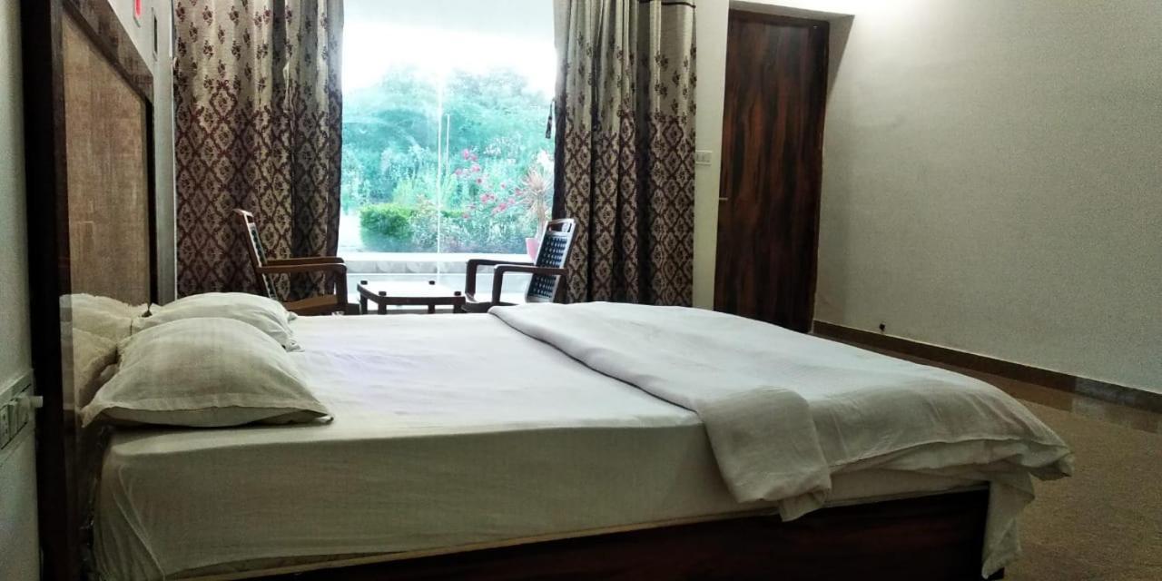 Hotel Radha Rani Mahal Khadzsuráhó Kültér fotó