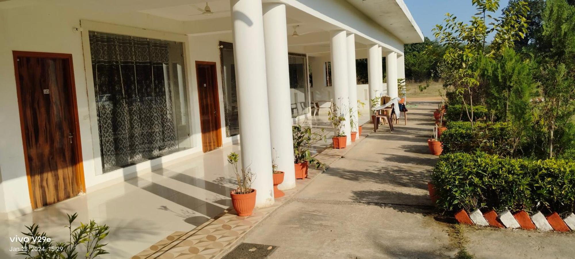 Hotel Radha Rani Mahal Khadzsuráhó Kültér fotó