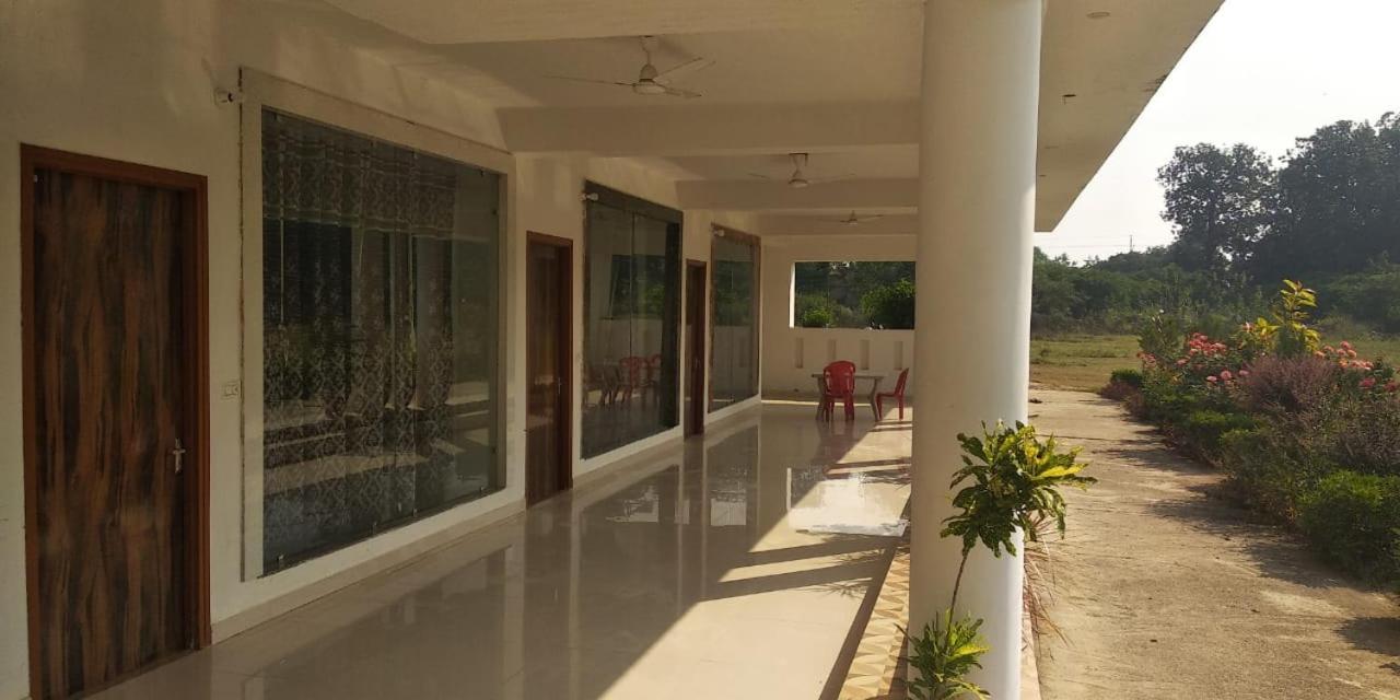 Hotel Radha Rani Mahal Khadzsuráhó Kültér fotó
